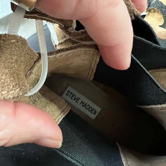 Steve Madden Rhiannon Chelsea Boot - Picture 4 of 5